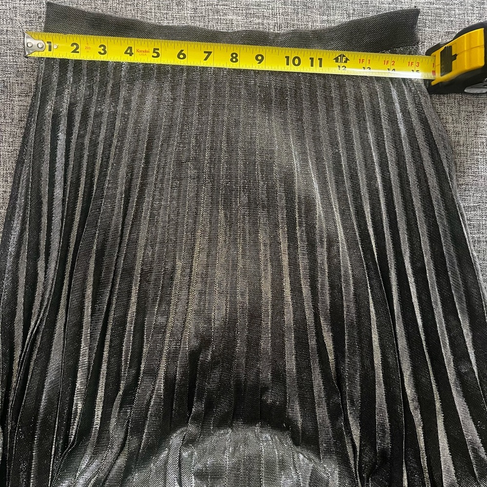 Lulus Metallic Pleated Mini Skirt Black Gold Shimmer skirt  Size Medium - Picture 5 of 8